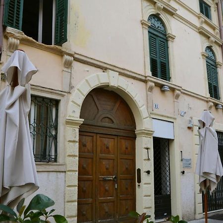 Gabrielli Rooms Et Apartments Sant Antonio Alloggio 4 M0230914084 Верона Экстерьер фото